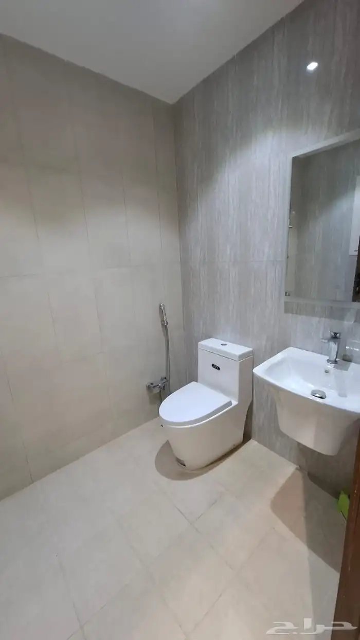 شقه للايجار بحى الملقا 5