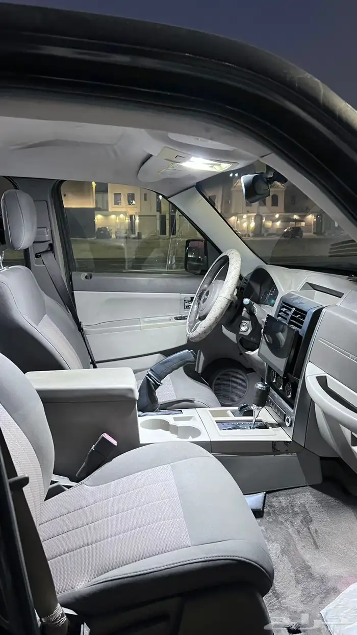 جيب ليبرتي الموديل 2011 12