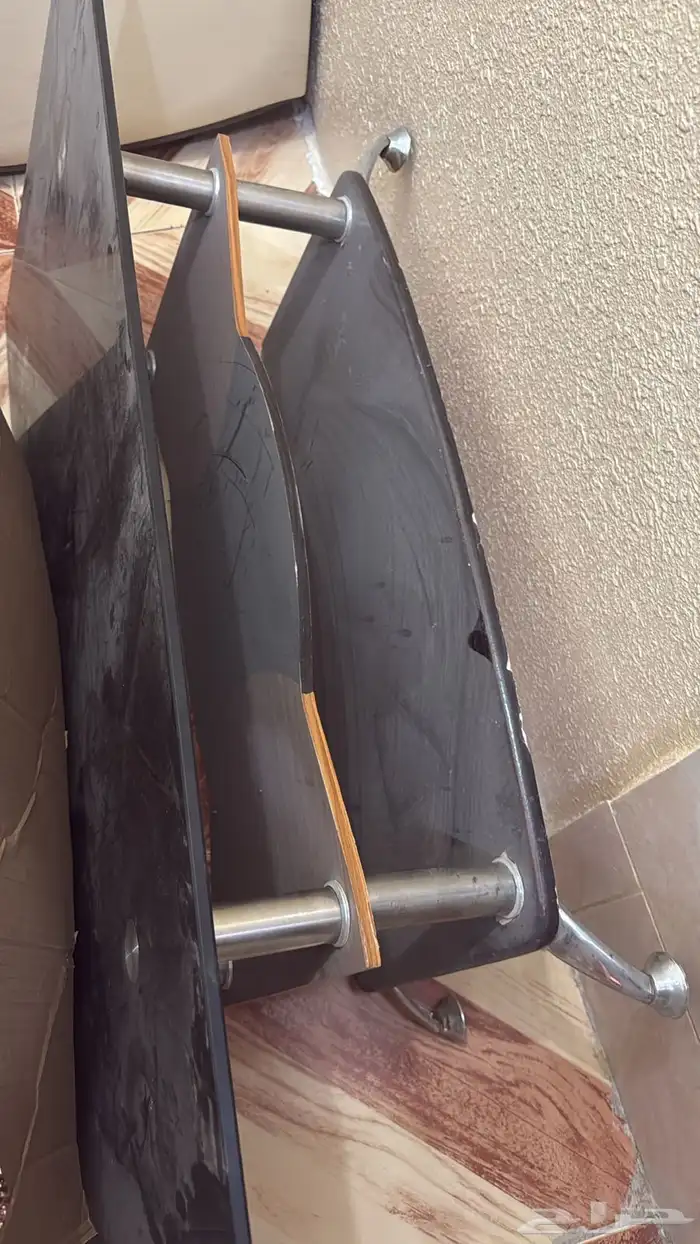 طاوله ومكنسه واثاث منزلي 1