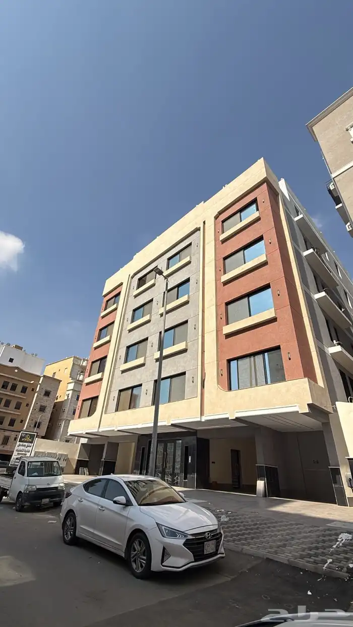 للايجار شقة جديدة 6 غرف واسعة مساحة 230 م 0