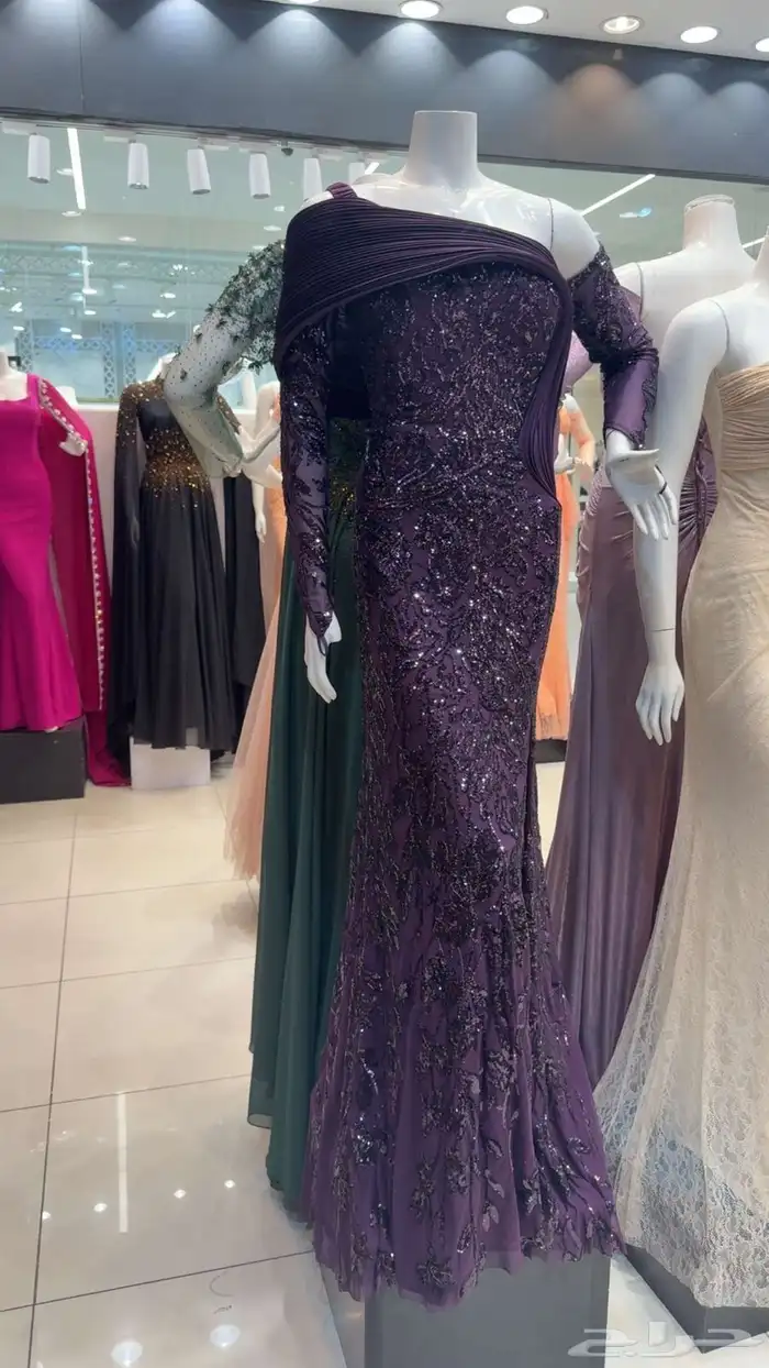 نفس الموديل لونه اسود ملبوس 4 ساعات جديد من حياة مول 0