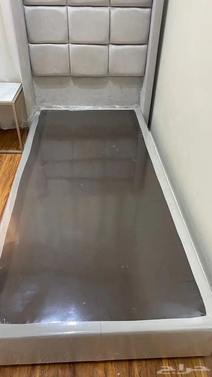 سرير نفر واحد وسيارة اطفال للبيع 0