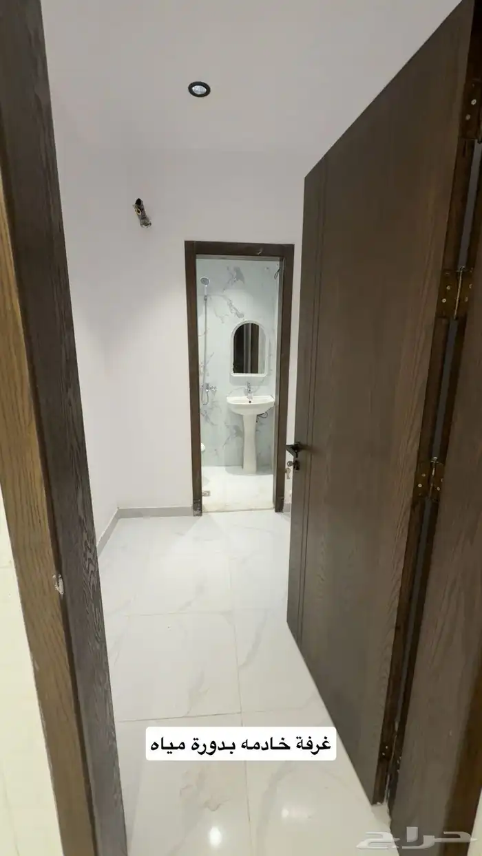 للايجار شقة جديدة 6 غرف واسعة مساحة 230 م 11