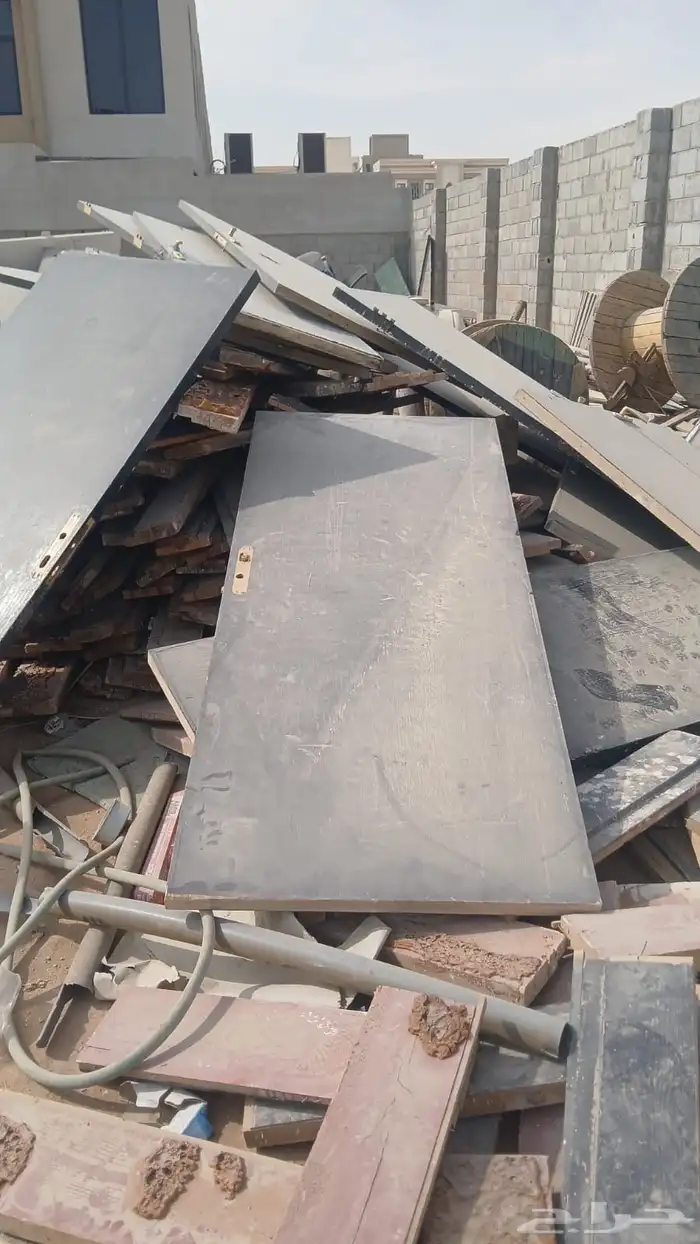 كمية من الأبواب الخشب كمل للبيع فوق 50 باب بالحلق حقة 0