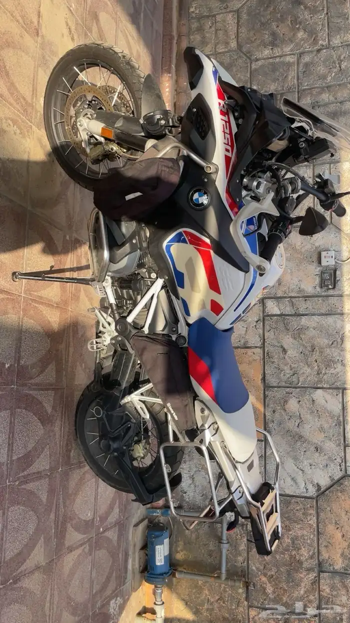 ادفنشر 1250 موديل 2023 ماشي 7000 تقريبا 0