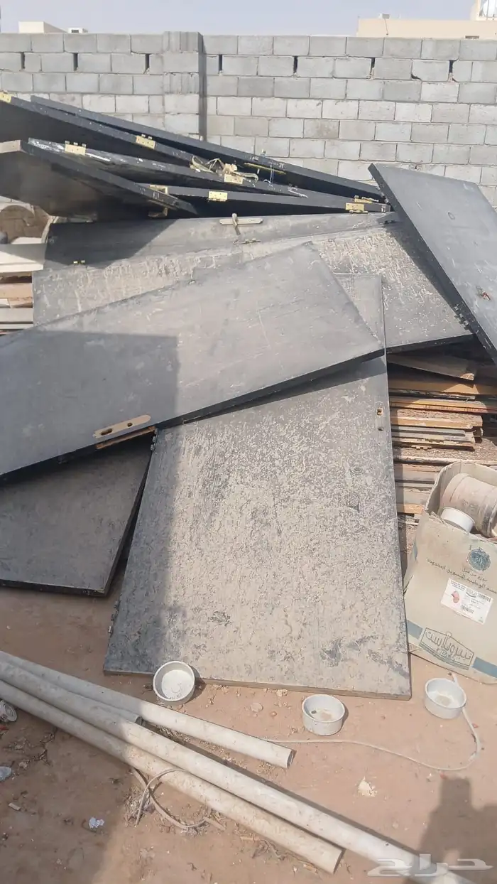 كمية من الأبواب الخشب كمل للبيع فوق 50 باب بالحلق حقة 2