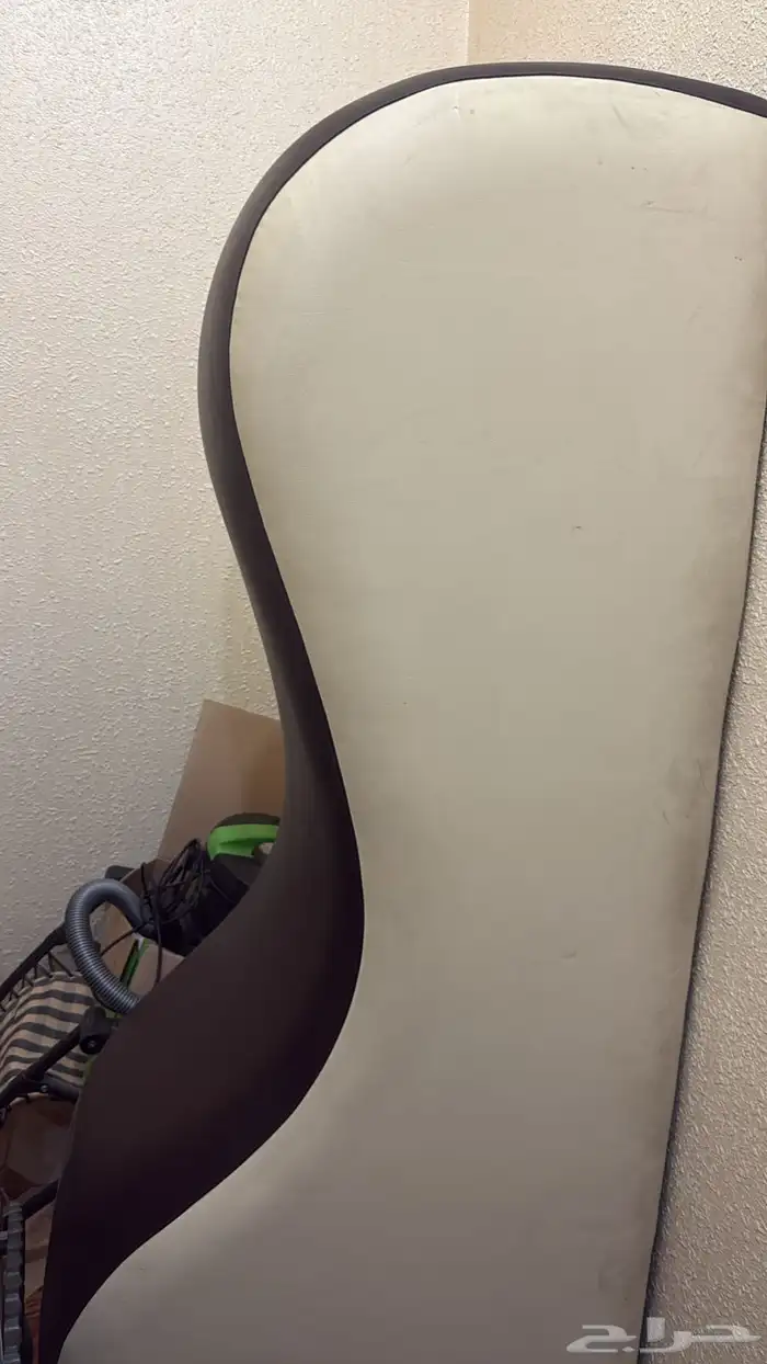 طاوله ومكنسه واثاث منزلي 2