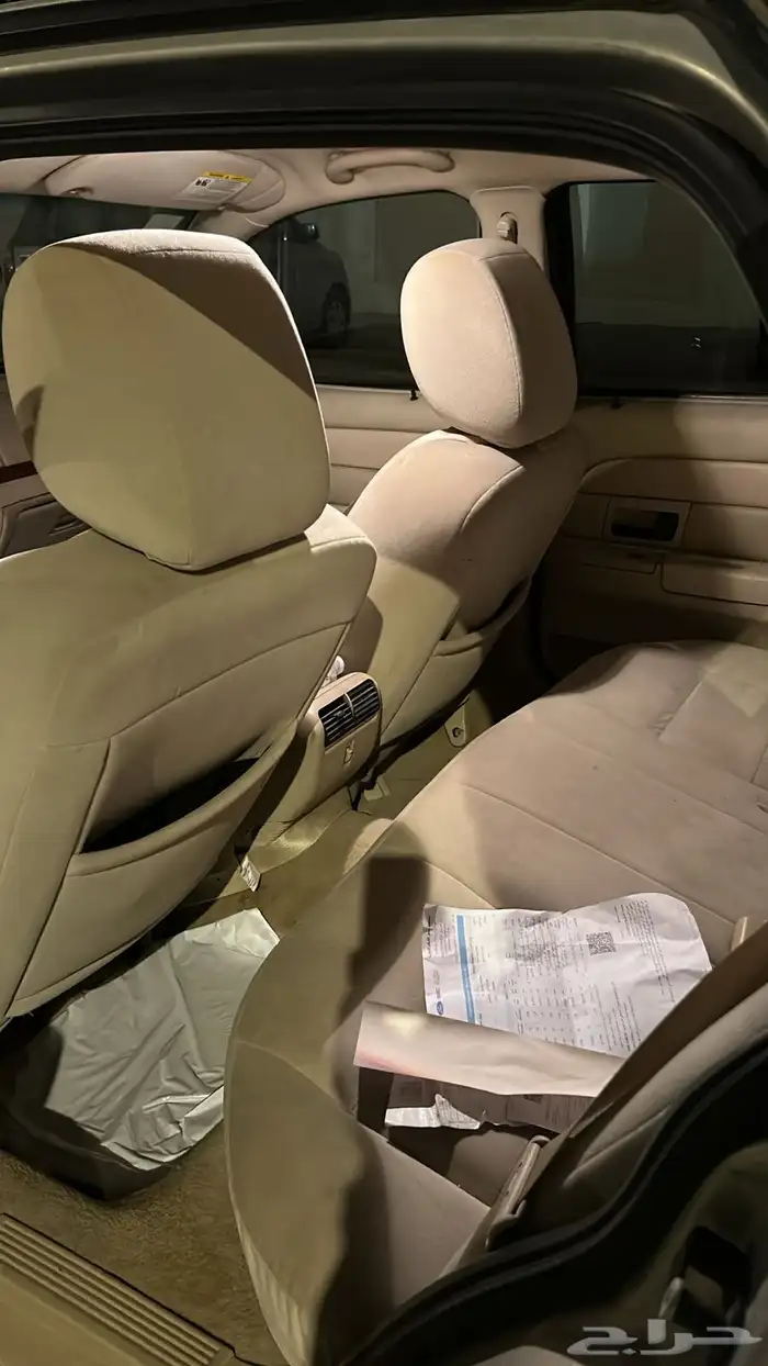 كراون فكتوريا اللون ذهبي 2011 1