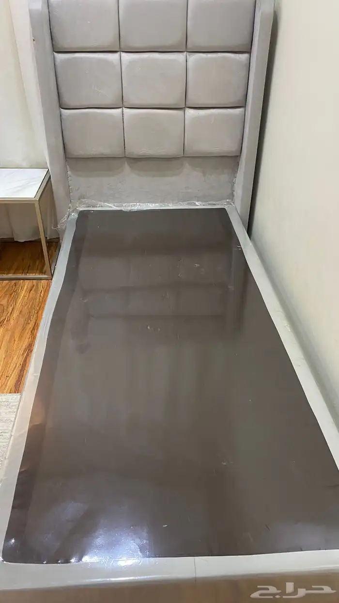 سرير نفر واحد وسيارة اطفال للبيع 1