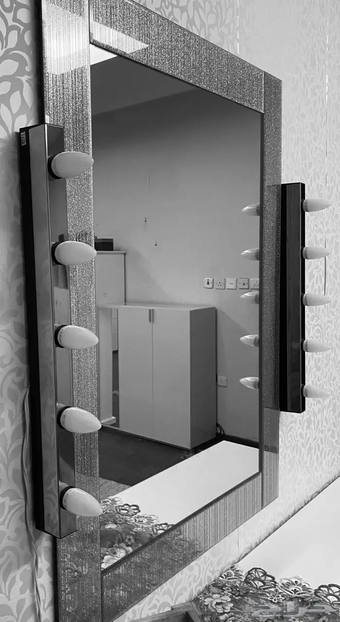 مرايا مع لمبات 0