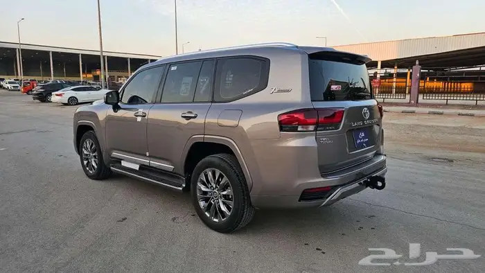 لاندكروزر GXR 2022 سعودي L3 5