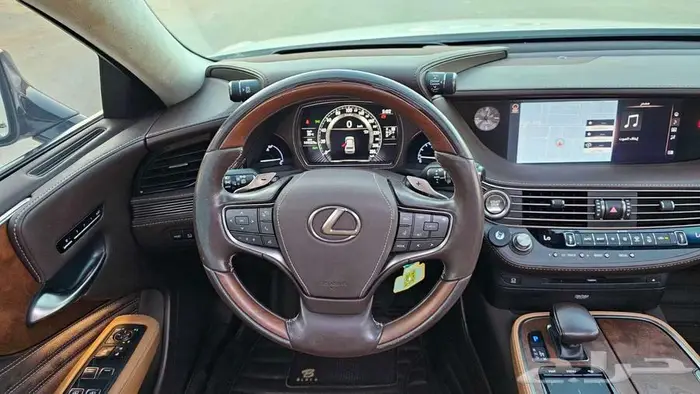 لكزس LS500 2018 فل كامل 18