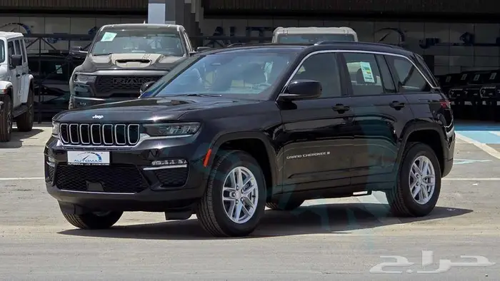 جيب جراند شيروكي لاريدو 2024 خليجي اصفار مع ضمان الوكيل 2