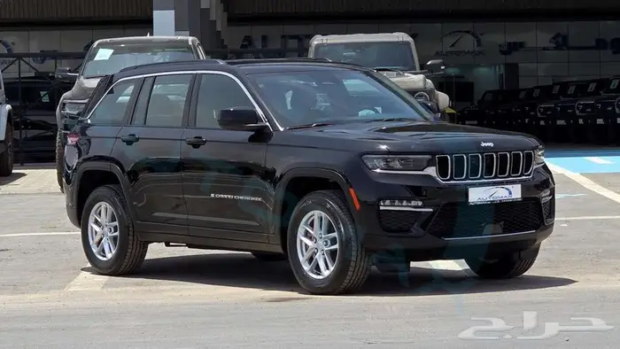 جيب جراند شيروكي لاريدو 2024 خليجي اصفار مع ضمان الوكيل 4