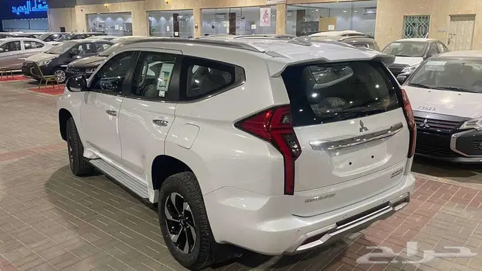 ميتسوبيشي مونتيرو فل بريميوم موديل 2025 بنزين 4