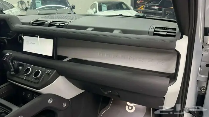 2023 لاندروفر ديفندر DEFENDER P300 10