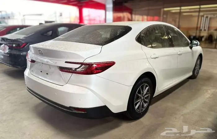 كامري E ستاندرد بنزين موديل 2025 سعودي 4