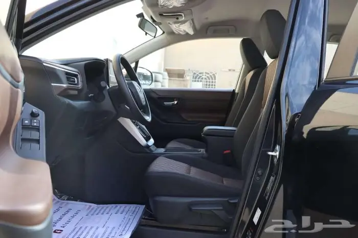 تويوتا انوفا بنزين GLموديل 2024 19