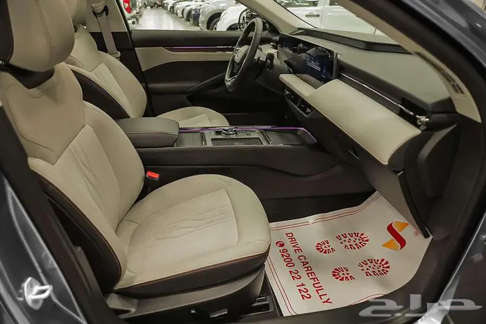 تألق على الطريق مع فورد تورس تيتانيوم 2026 25