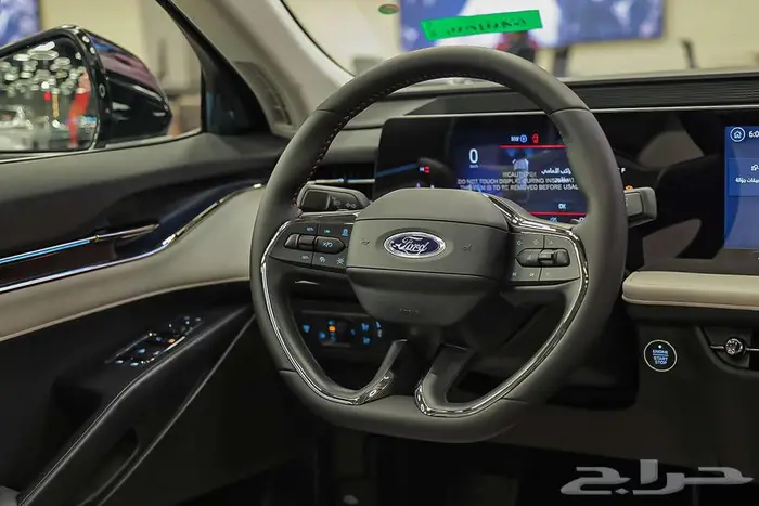 تألق على الطريق مع فورد تورس تيتانيوم 2026 18