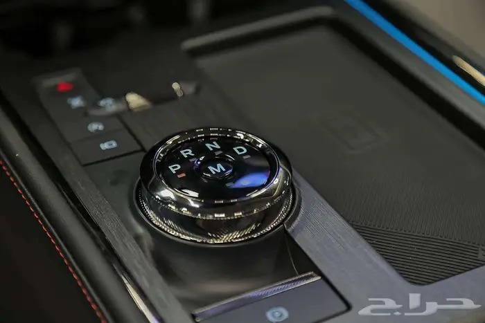 تألق على الطريق مع فورد تورس تيتانيوم 2026 14