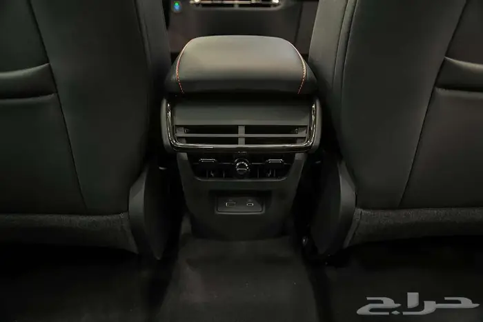 تألق على الطريق مع فورد تورس تيتانيوم 2026 16