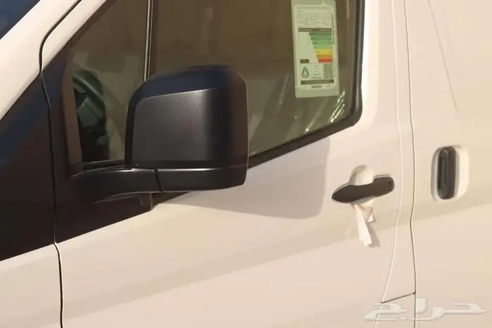 تويوتا باص بضاعه بنزين سقف منخفض موديل 2025 6