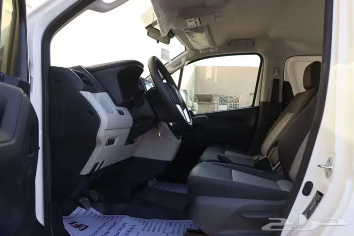 تويوتا باص بضاعه بنزين سقف منخفض موديل 2025 7