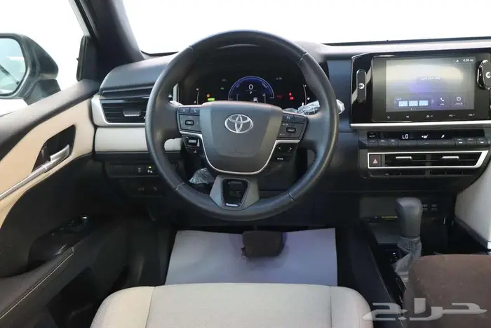 تويوتا كامري Eبلس موديل 2025 19