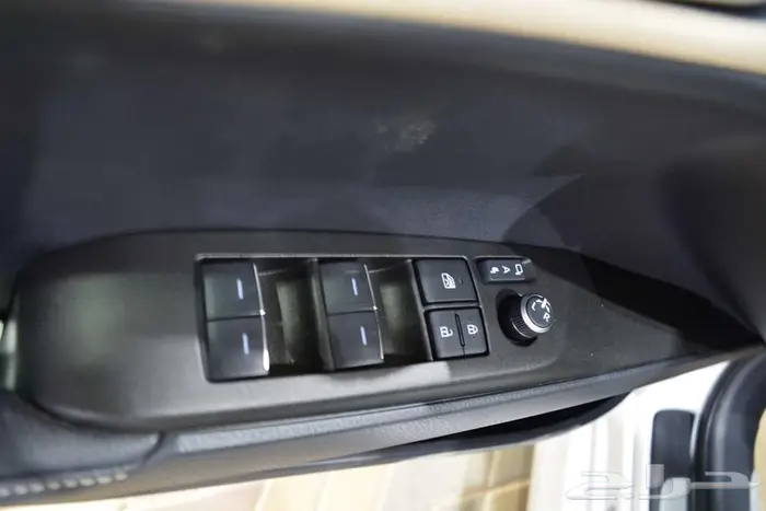 تويوتا كامرى ال اى بنزين اقل سعر للكاش ابيض وتيتانيوم 14