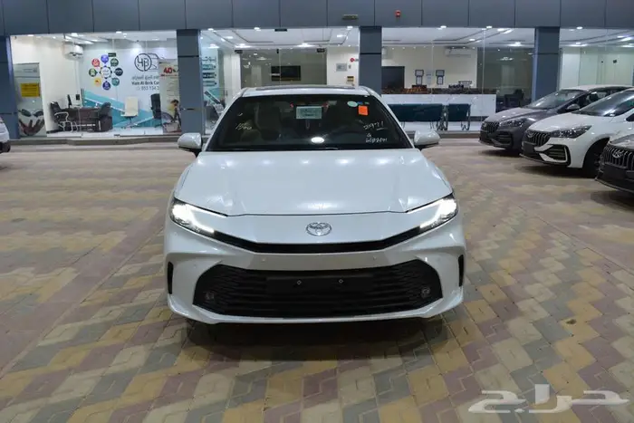 تويوتا كامرى ال اى بنزين اقل سعر للكاش ابيض وتيتانيوم 0