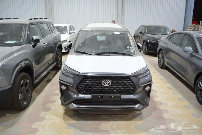 تويوتا فيلوز GLX فل موديل 2025 ابيض و رصاصي ورمادى 6