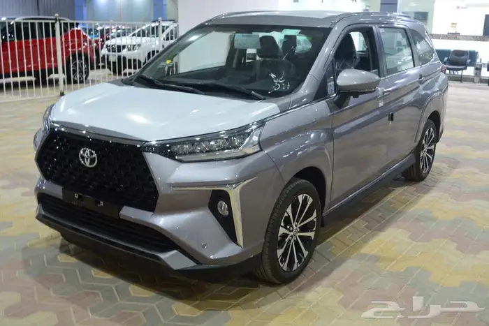 تويوتا فيلوز GLX فل موديل 2025 ابيض و رصاصي ورمادى 4