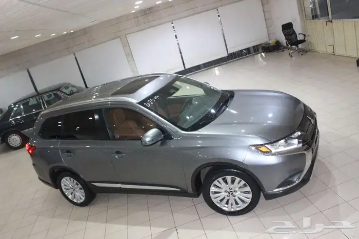 ميتسوبيشي اوتلاندر 2020 رصاصي بطاقة جمركية 13