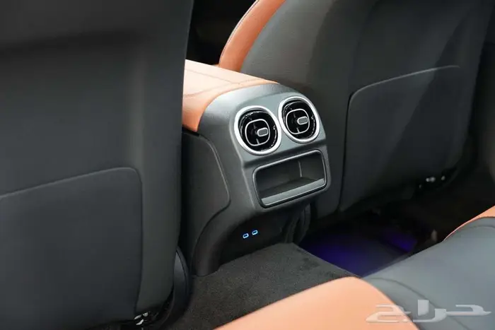 مرسيدس C 200 موديل 2026 أصفار خليجي رمادي فاتح جملي 15