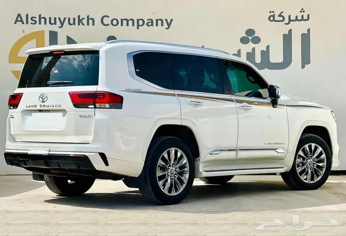 تويوتا لاندكروزر GXR 2023 3