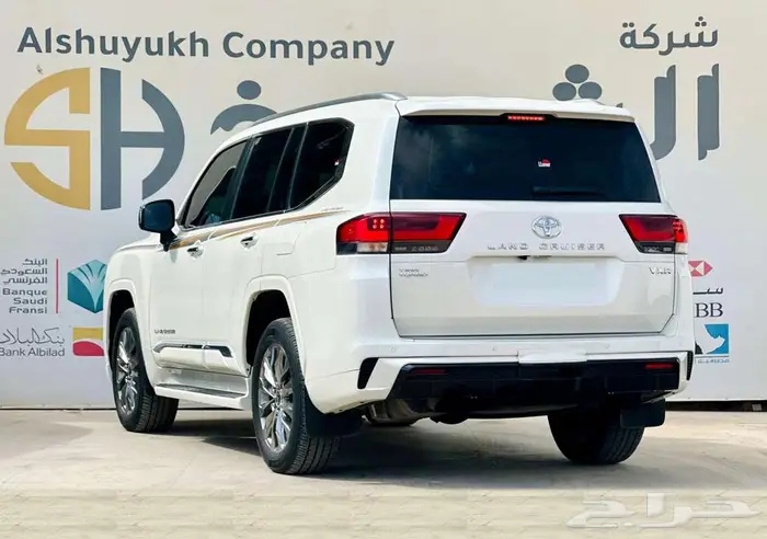 تويوتا لاندكروزر GXR 2023 5