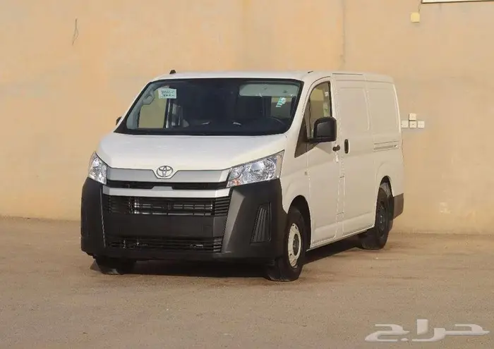 تويوتا باص بضاعه بنزين سقف منخفض موديل 2025 3