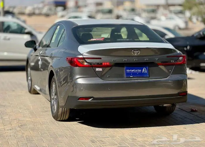 تويوتا كامرى E بنزين 2025 مبيعات التقسيط 4
