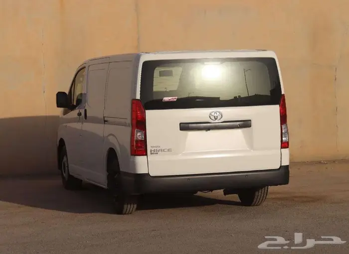 تويوتا باص بضاعه بنزين سقف منخفض موديل 2025 8
