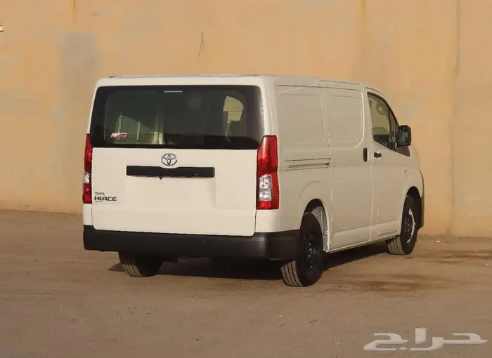 تويوتا باص بضاعه بنزين سقف منخفض موديل 2025 15