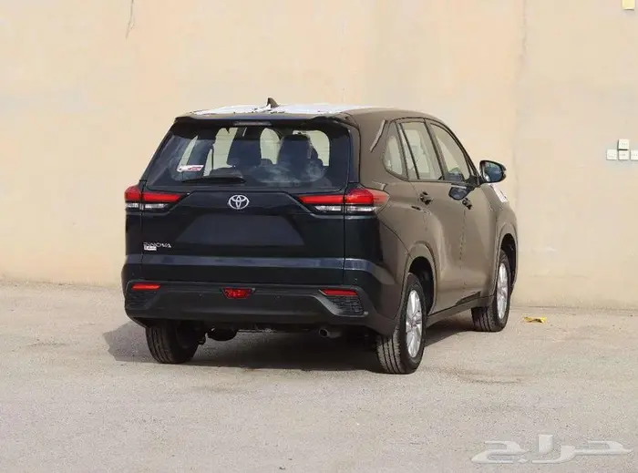 تويوتا انوفا بنزين GLموديل 2024 5