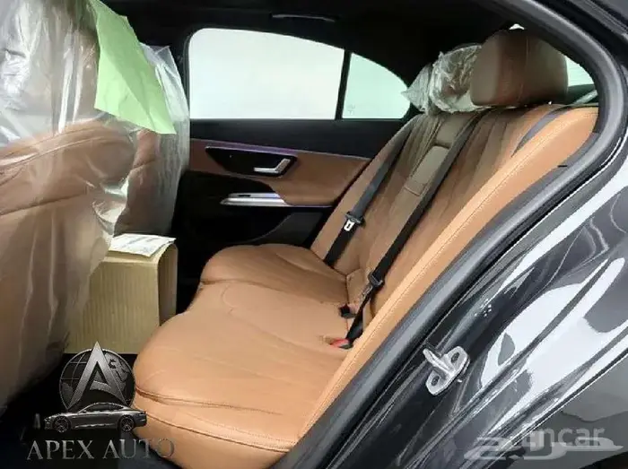 مرسيدس E200 2025 AMG Line اصفار 15