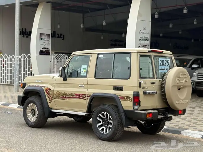 تويوتا جيب ربع رفرف فل كامل 2025 بنزين 5