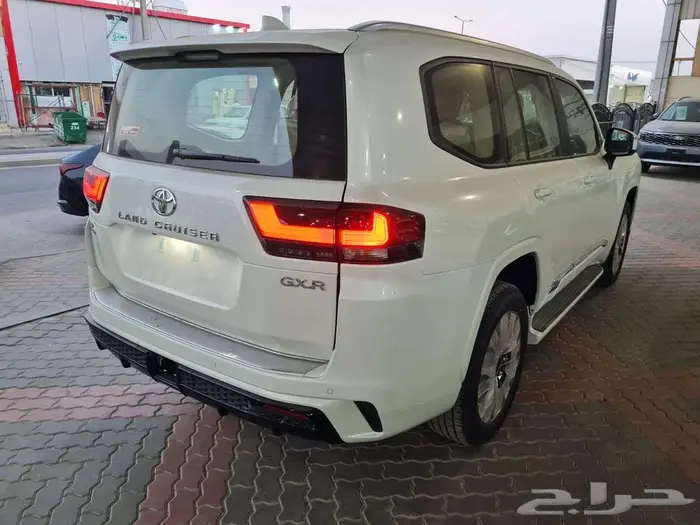 تويوتا لاندكروزر GXR -S 2025 كاش واقساط 4