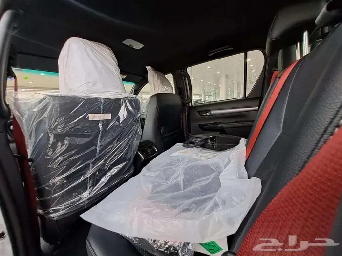 تويوتا هايلكس جي آر بنزين 2025 14