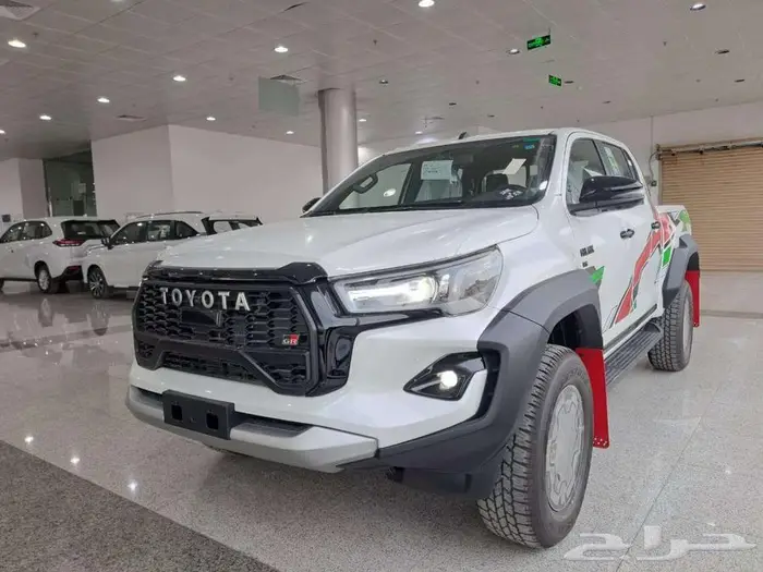 تويوتا هايلكس جي آر بنزين 2025 1