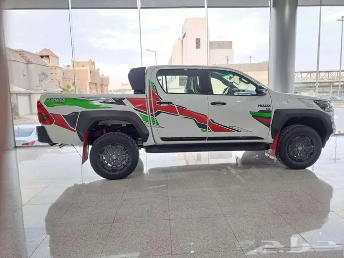 تويوتا هايلكس جي آر بنزين 2025 5