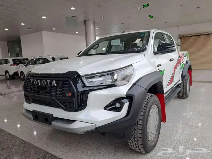 تويوتا هايلكس جي آر بنزين 2025 3