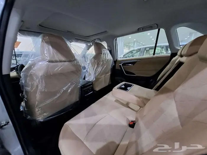 تويوتا راف فور xle فتحة هايبرد 2025 ( لون فضي ) 9